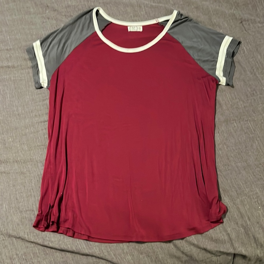 Maurice’s maroon tshirt